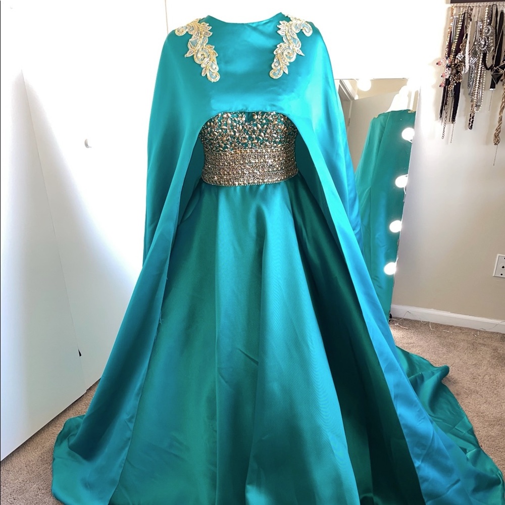 Emerald green elegant, beaded dress!